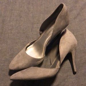 Gorgeous Gray Pumps - Size 8
